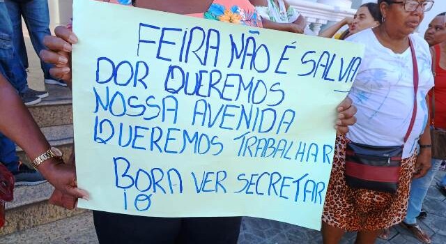 Barraqueiros protestam contra mudança de local de trabalho na Micareta de Feira