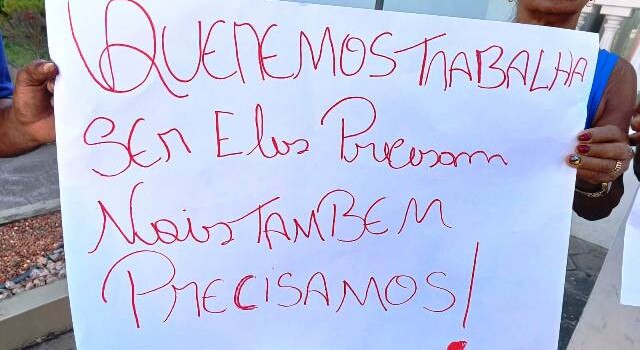 Barraqueiros protestam contra mudança de local de trabalho na Micareta de Feira