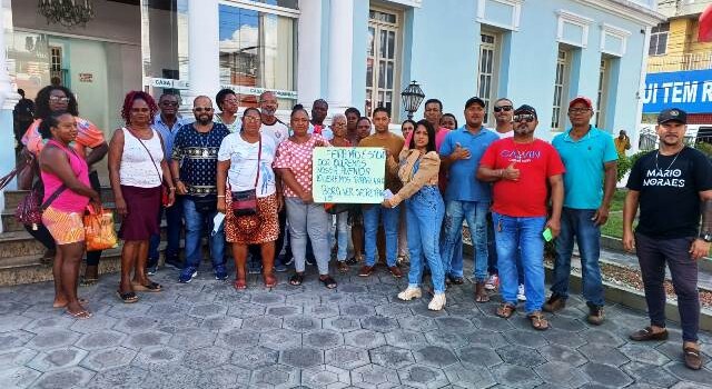 Barraqueiros protestam contra mudança de local de trabalho na Micareta de Feira