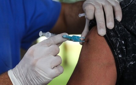 Movimentação de idosos no posto da 612 Sul para Vacinação contra Influenza