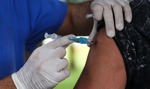 Movimentação de idosos no posto da 612 Sul para Vacinação contra Influenza