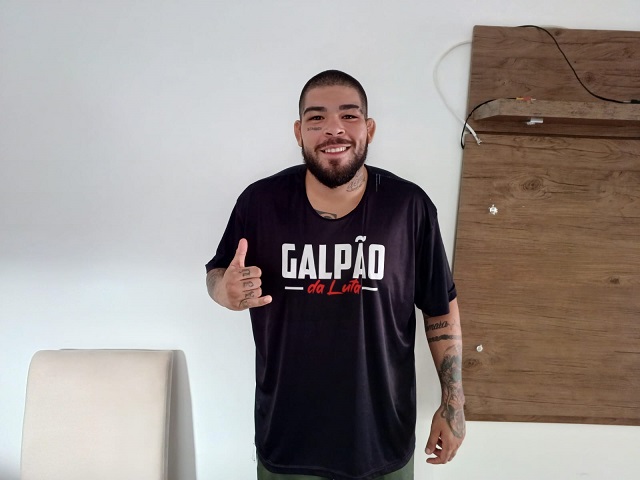 Após 18 meses afastado dos ringues, Carlos  Boi anuncia novo contrato em competição na Rússia