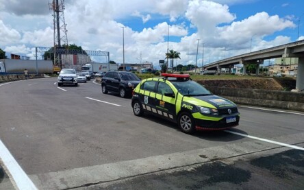 Tráfego de veículos é liberado no viaduto Miraldo Gomes, no bairro Cidade Nova