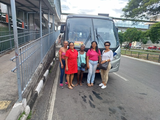 Apae - calçcadas ocupadas e ruas sujas - passarela - responsáveis - mães - feira de santana