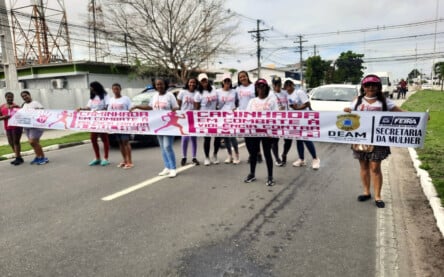 Caminhada em combate à violência contra a mulher