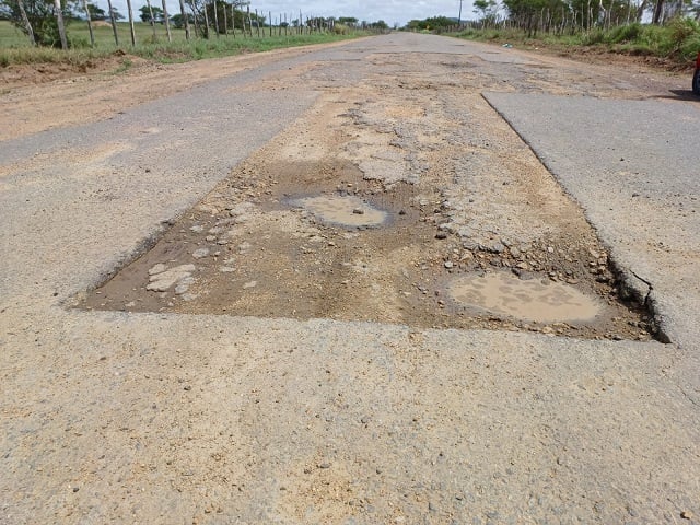 Comunidade de Bonfim de Feira pede conclusão das obras de recuperação da estrada que dá acesso ao local