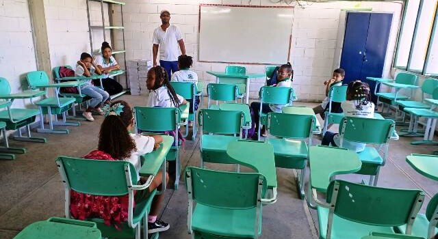 Escola municipal_ sala de aula_ foto Paulo José Acorda Cidade