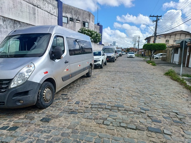 Motoristas da Secretaria de Saúde paralisam as atividades por falta de pagamento