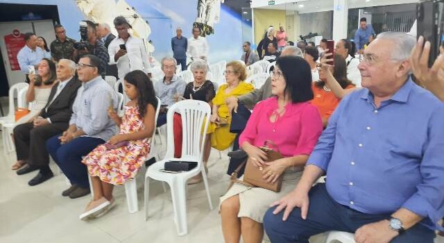 Livro paradidático que conta a história de Feira de Santana foi lançado nesta quinta-feira /  Feira de Santana Minha Cidade
