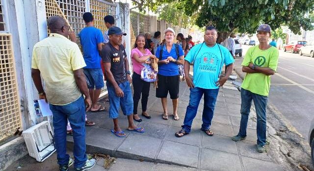 Vendedores ambulantes_ Foto Paulo José Acorda Cidade (1)