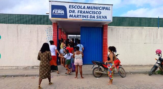 Manifestação de mães de alunos_ Foto Paulo José Acorda Cidade