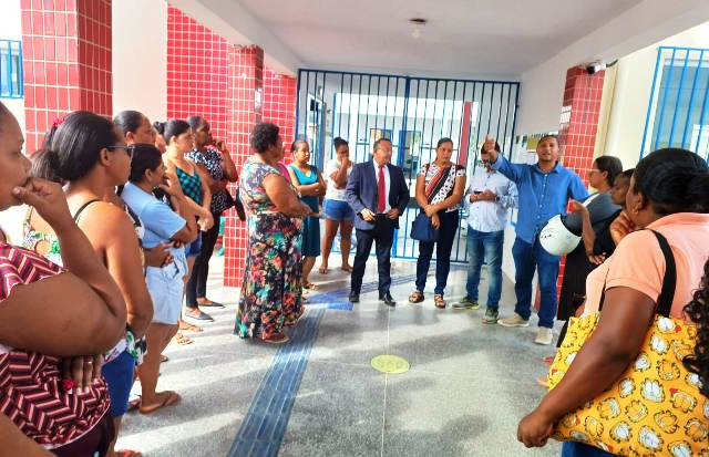 Manifestação de mães de alunos_ Foto Paulo José Acorda Cidade