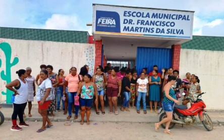 Manifestação de mães de alunos_ Foto Paulo José Acorda Cidade