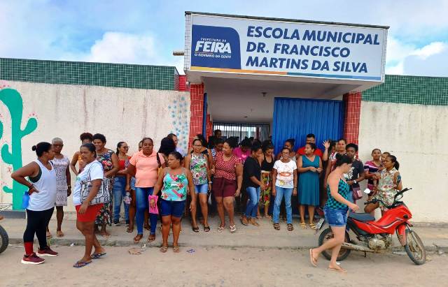 Manifestação de mães de alunos_ Foto Paulo José Acorda Cidade