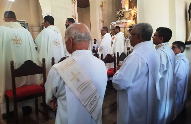 Missa dos Santos Oléos na Catedral de Sant'ana. (Foto: Ney Silva/Acorda Cidade)