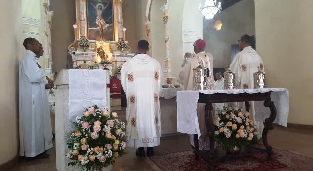 Missa dos Santos Oléos na Catedral de Sant'ana. (Foto: Ney Silva/Acorda Cidade)