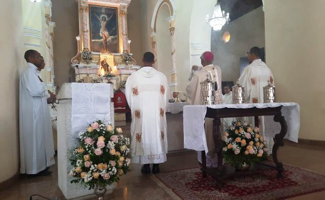 Missa dos Santos Oléos na Catedral de Sant'ana. (Foto: Ney Silva/Acorda Cidade)