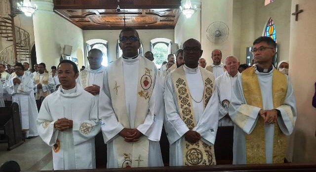 Missa dos Santos Oléos na Catedral de Sant'ana. (Foto: Ney Silva/Acorda Cidade)