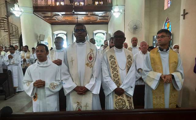 Missa dos Santos Oléos na Catedral de Sant'ana. (Foto: Ney Silva/Acorda Cidade)