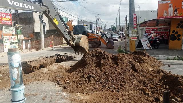 Obra da Rua Arizona Tomba_ Foto Ed Santos Acorda Cidade