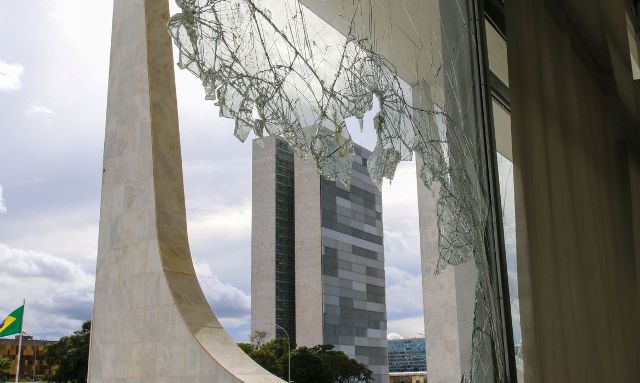 Janelas danificadas no Palácio do Planalto após atos terroristas no ultimo domingo