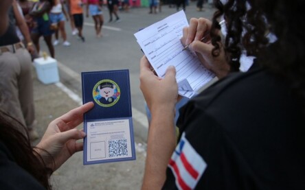 Derrca orienta pais sobre cuidado com crianças na Micareta