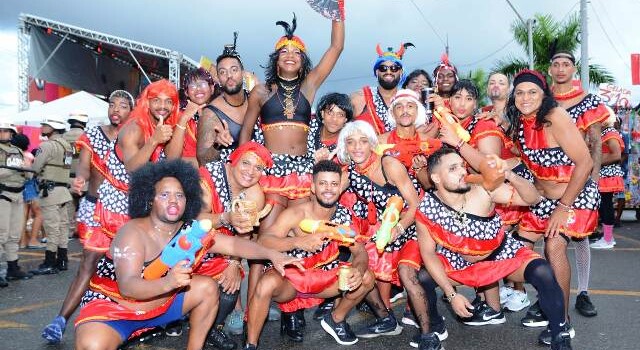 bloco la vem elas - Micareta de Feira 2023