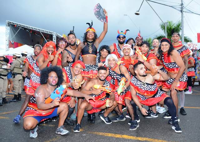 bloco la vem elas - Micareta de Feira 2023