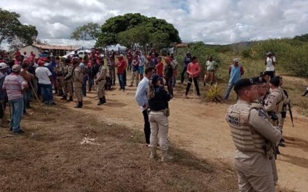 Força-tarefa montada pela PM impede conflito entre fazendeiros e integrantes do MST em Jaguaquara