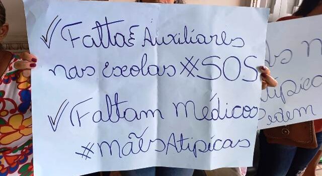 Protesto de mães de crianças autistas_ Foto Paulo José Acorda Cidade