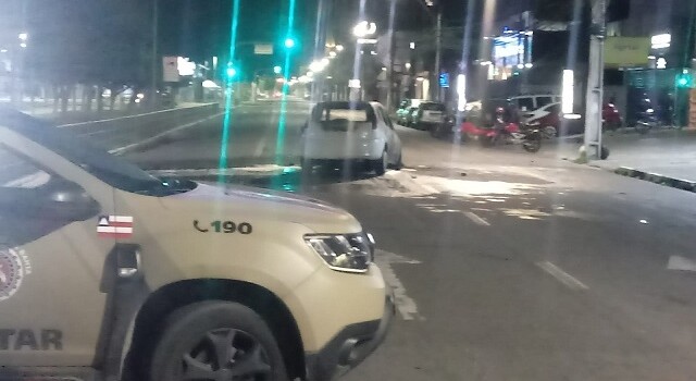 Carro incendiado