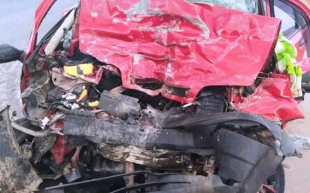 Vítimas estavam em carro que ficou destruído