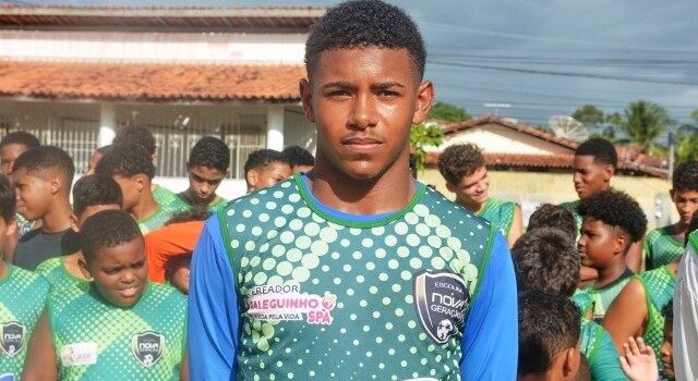 Douglas Barbosa Santana projeto nova geração escolinha de futebol 