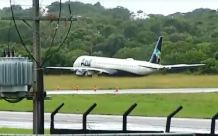 avião sai da pista