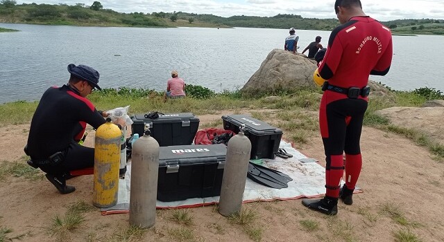 Buscas por adolescente no Rio Jacuípe
