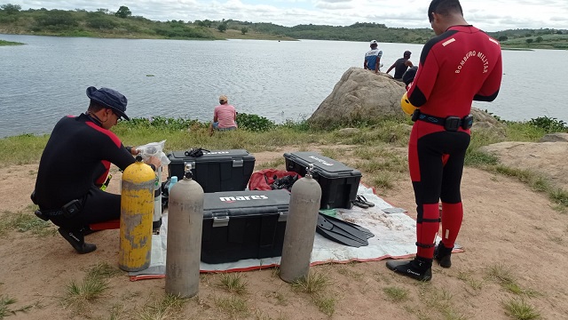 Buscas por adolescente no Rio Jacuípe