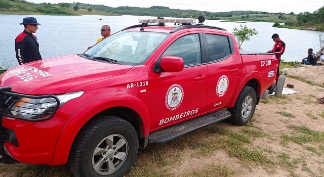 Buscas por adolescente no Rio Jacuípe
