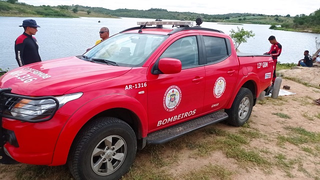 Buscas por adolescente no Rio Jacuípe