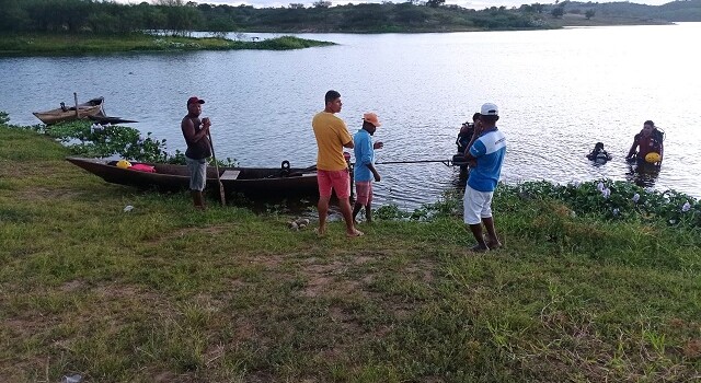 Buscas por adolescente no Rio Jacuípe