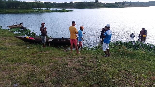 Buscas por adolescente no Rio Jacuípe