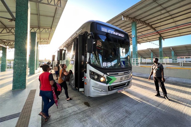 Terminal de onibus Foto Andrews Pedra Branca (8)