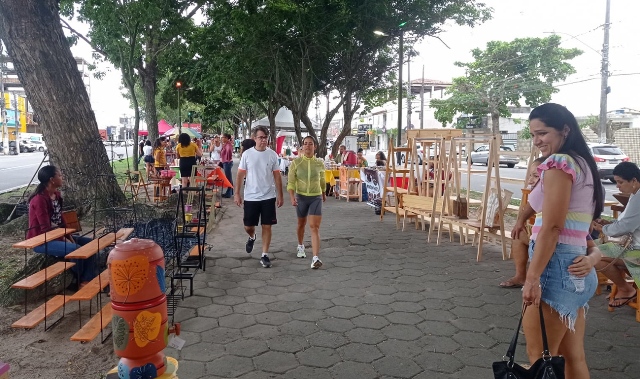 Feira de artes na Avenida Foto Valdenir Lima