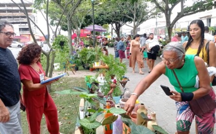 Feira de artes na Avenida Foto Valdenir Lima