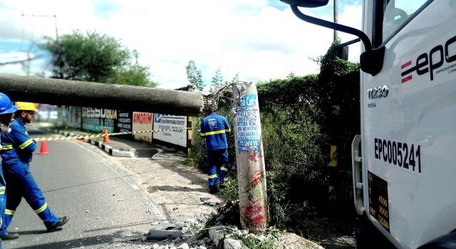 Acidente no bairro São João_ Foto Ed Santos Acorda Cidade