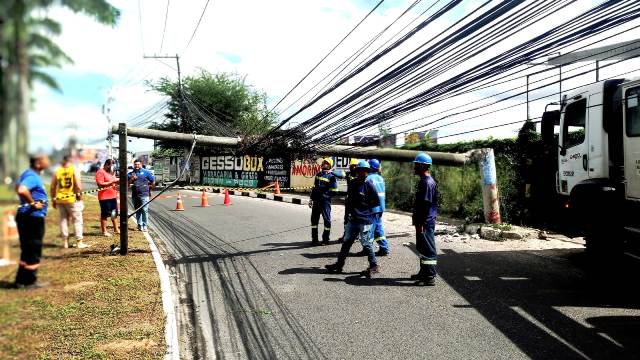 Acidente no bairro São João_ Foto Ed Santos Acorda Cidade