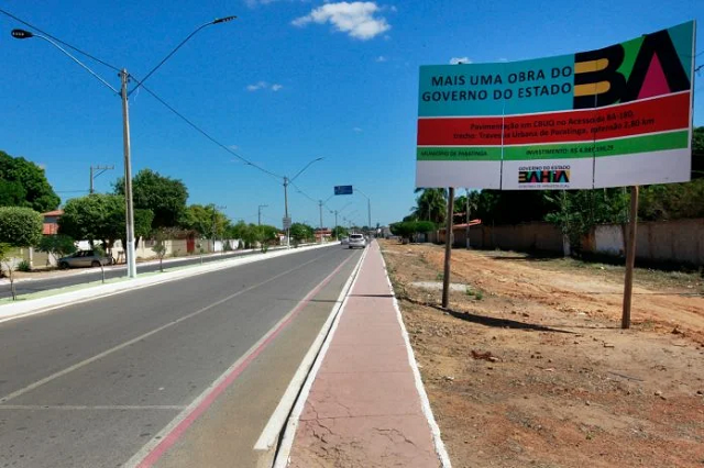 Pavimentação em trecho urbano de Paratinga Antonio Queirós GOVBA