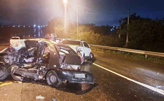 Uma pessoa morre em acidente entre 3 veículos no Anel de Contorno