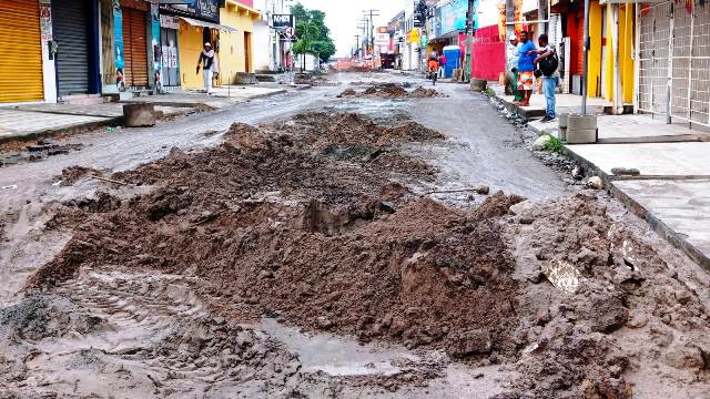 Obra de drenagem na Rua Papa João XVIII_ Foto Ed Santos Acorda Cidade