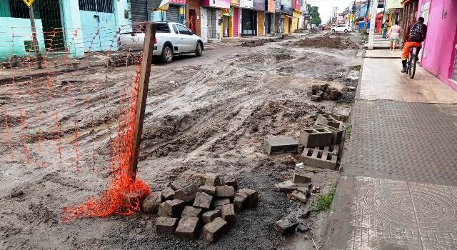 Obra de drenagem na Rua Papa João XVIII_ Foto Ed Santos Acorda Cidade