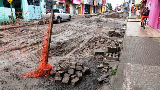 Obra de drenagem na Rua Papa João XVIII_ Foto Ed Santos Acorda Cidade